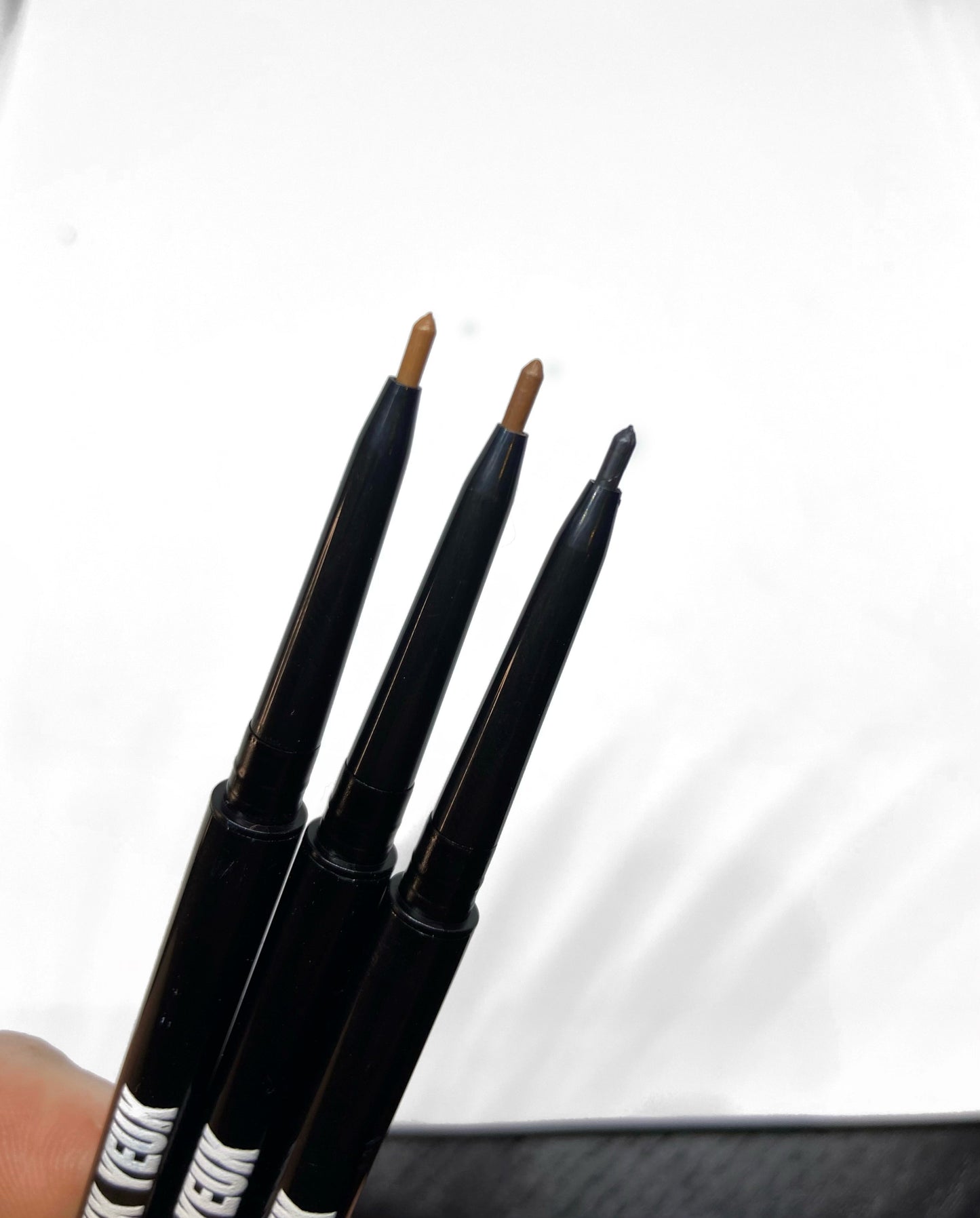 DEFINER EYEBROW PENCIL